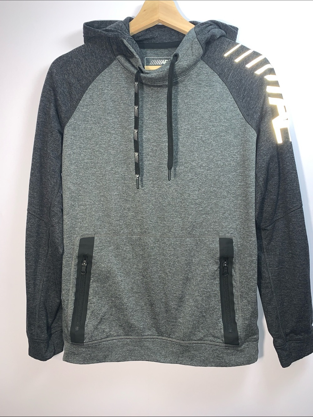 American Eagle Outfitters Men's Two-Tone Gray Pullover Hoodie Small